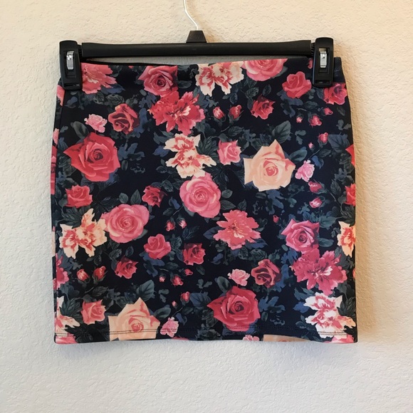 Forever 21 Dresses & Skirts - Forever 21 Floral Bandage Mini Skirt Womens Size Small Blue Pink Bodycon
